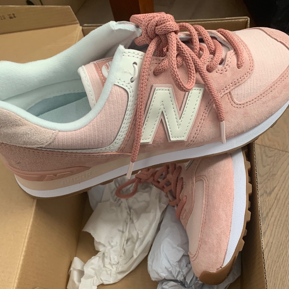 Women’s new balance classic sneakers